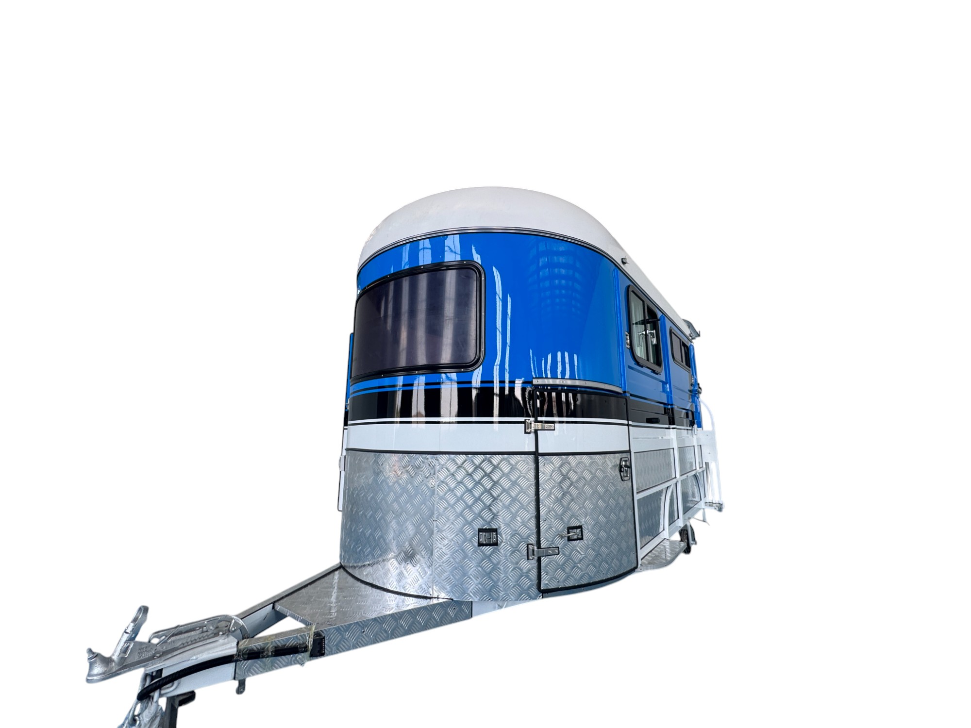 2 HORSE STRAIGHT LOAD WITH BASIC LIVING - Image 5